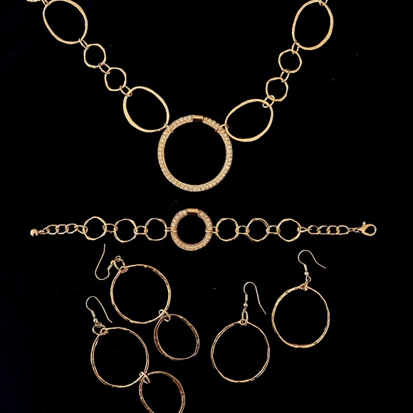 Hammered Gold Tone Jewelry Set: Matching Necklace, Bracelet, Earrings - Picture 3 of 7